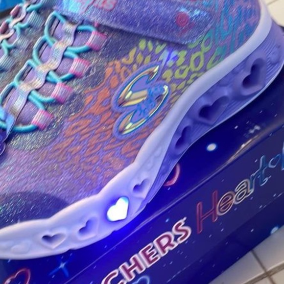 BRAND NEW girl youth skechers flutter hearts light up shoes size 2Y (lights up) - Picture 7 of 9